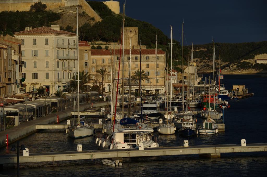 Les Appartements Du Port Бонифачо Экстерьер фото